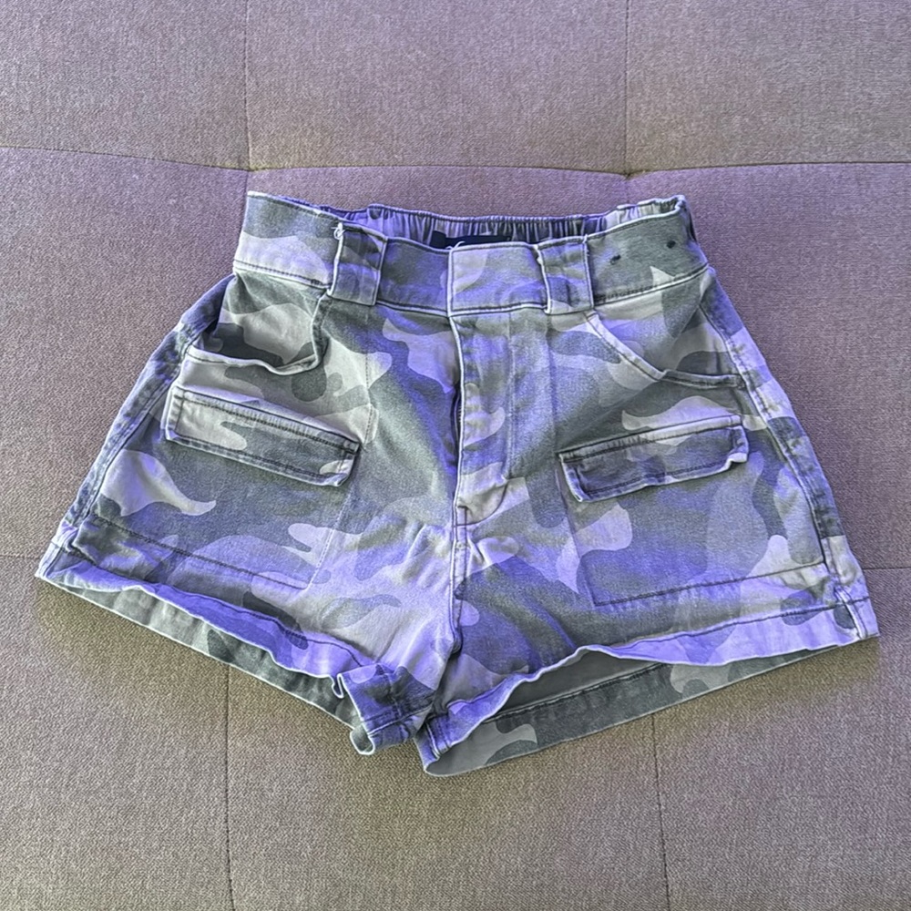 Hollister Camo green girls short S